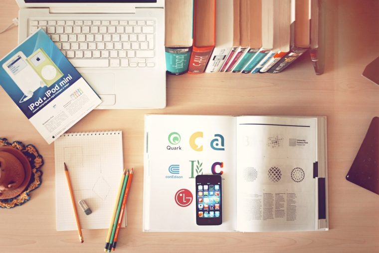 apple-iphone-books-desk